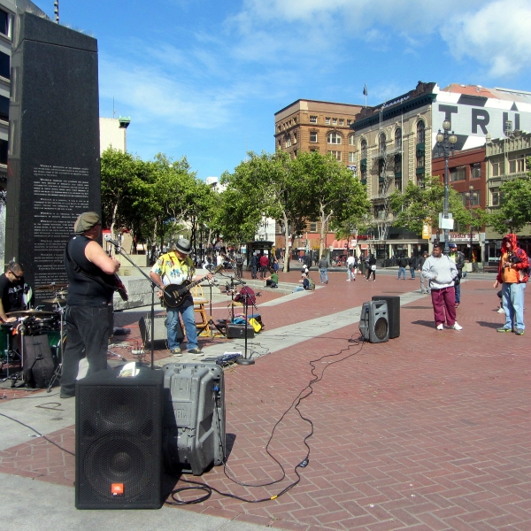 THE BAND &quot;BOOK&quot; PLAYS AT UN PLAZA
